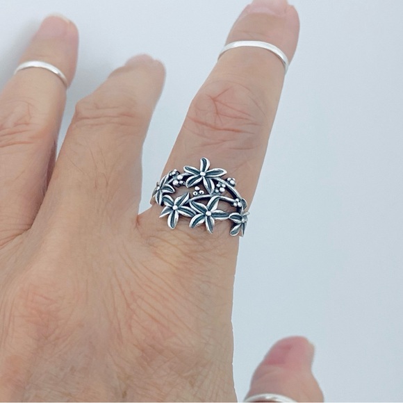 Sterling Silver bouquet of Lilies Ring, Flower Rings, Lily Flowers, Floral Ring - Picture 4 of 12